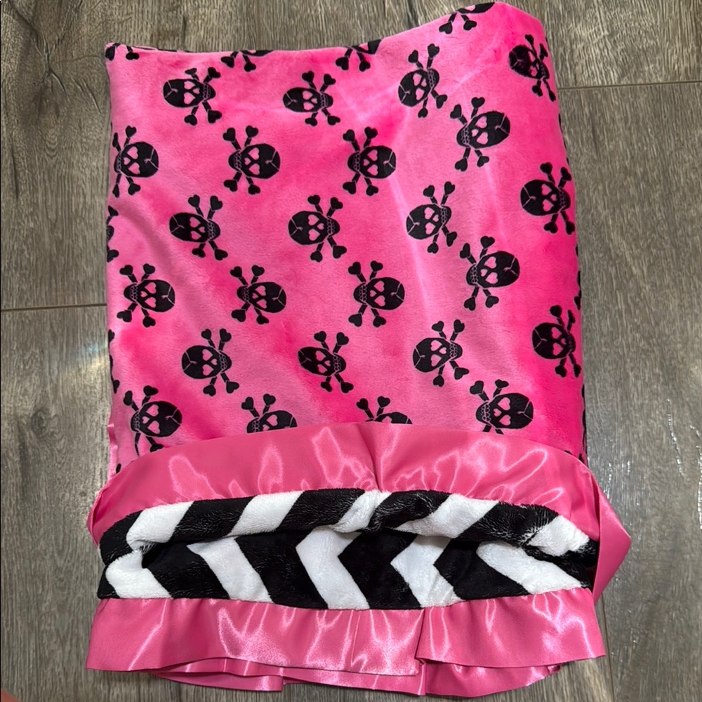 Pink Skull Patterned Minky Blanket